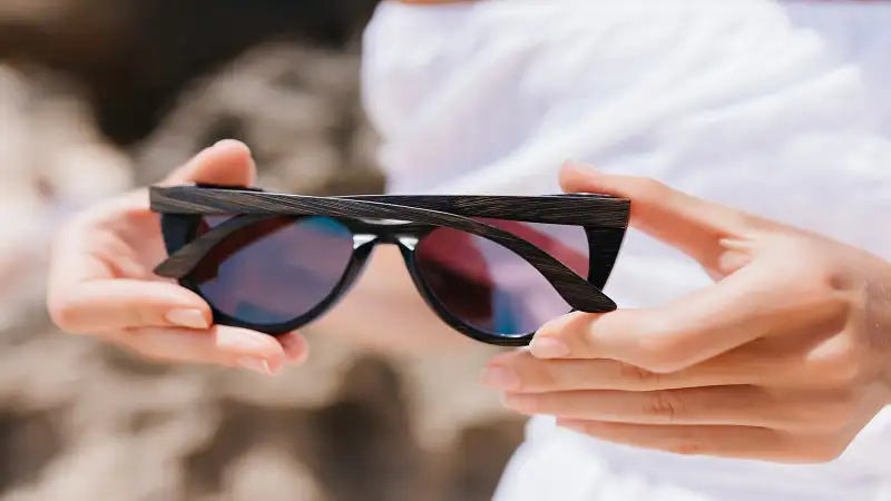 A Battle of Lenses: Polarized vs. Regular Sunglasses