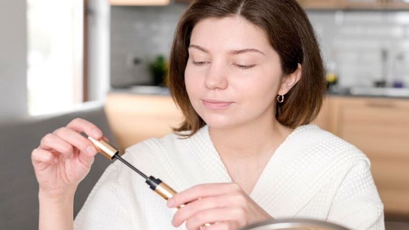How to Select the Perfect Eyebrow Wax for Your Skin Type: A Detailed Guide